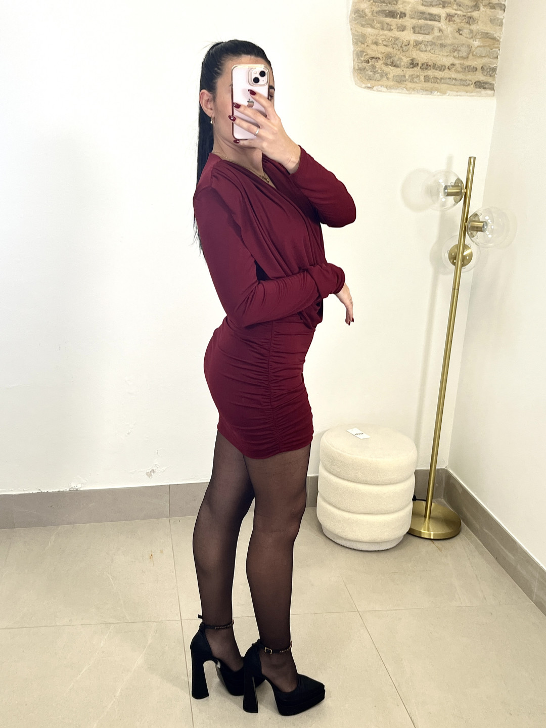 Vestido mini escote drapeado tinto