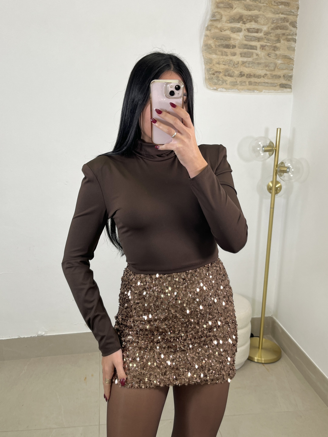 top basico crop marron