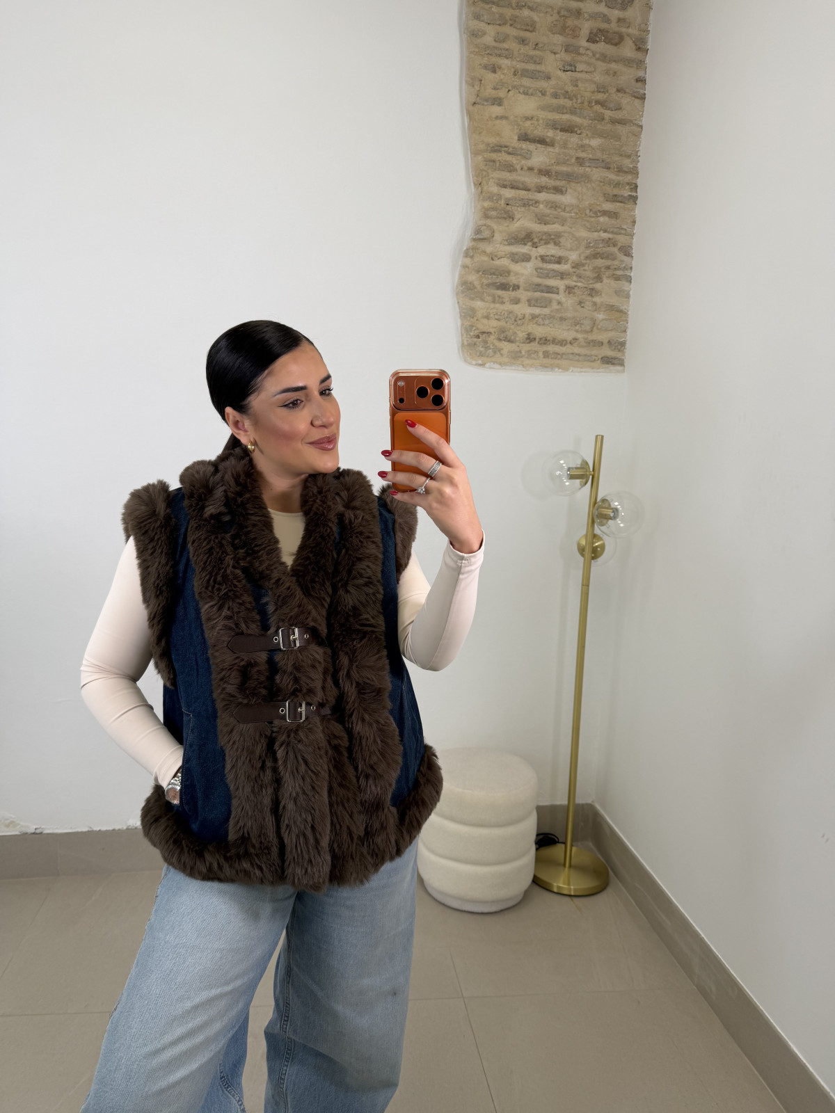 chaleco denim combinado pelo