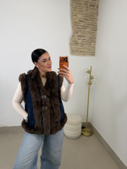 chaleco denim combinado pelo