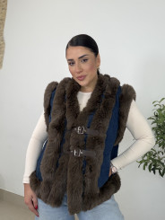 chaleco denim combinado pelo