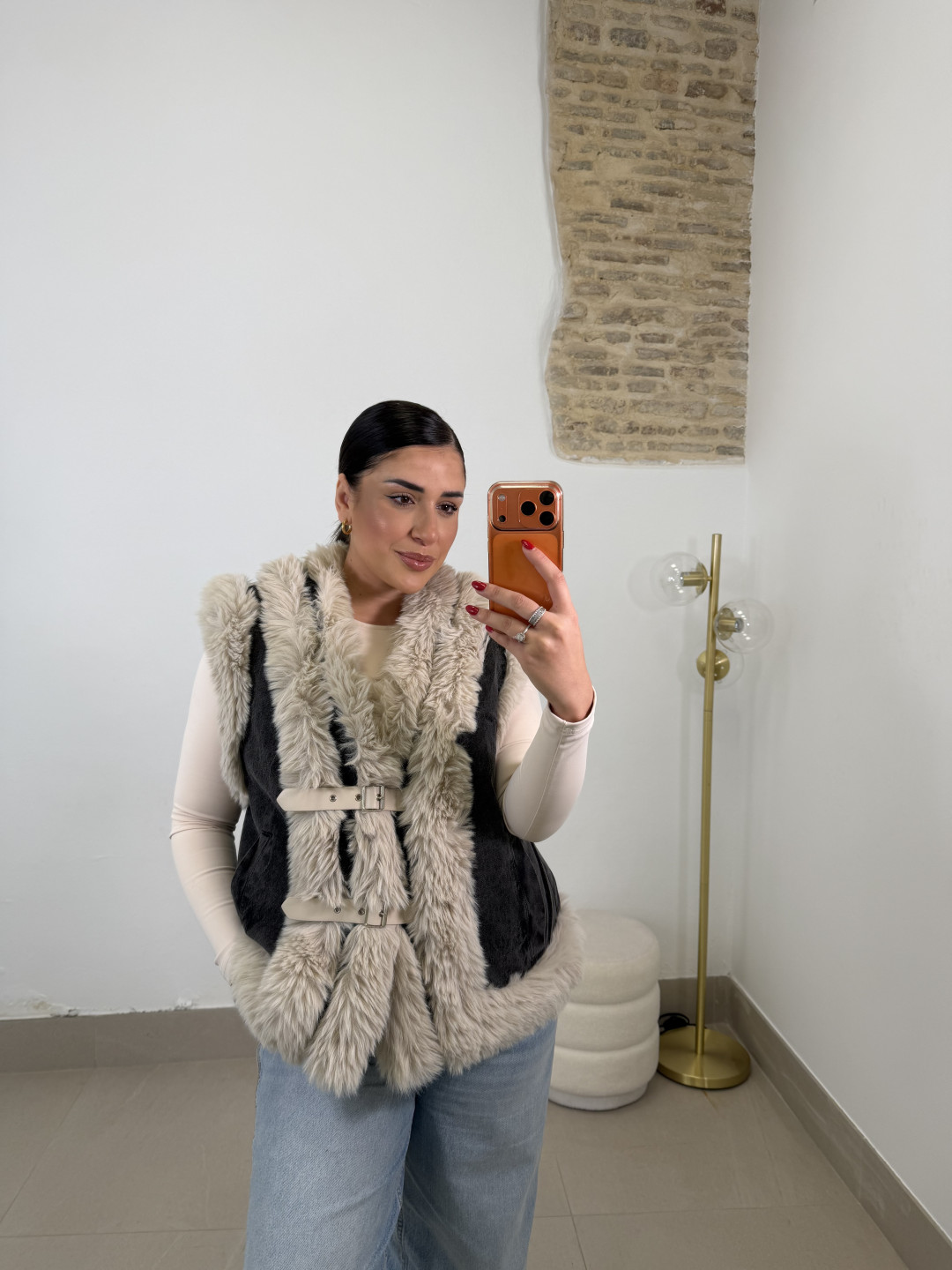 chaleco denim combinado pelo