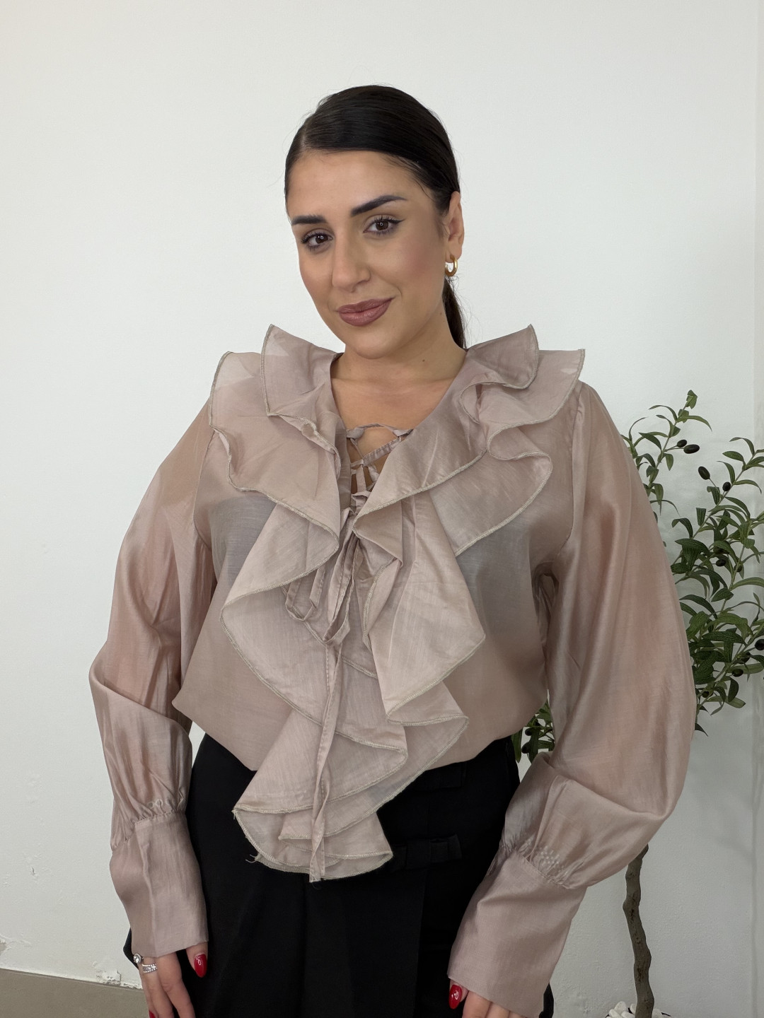 Blusa volante cuerdas escote