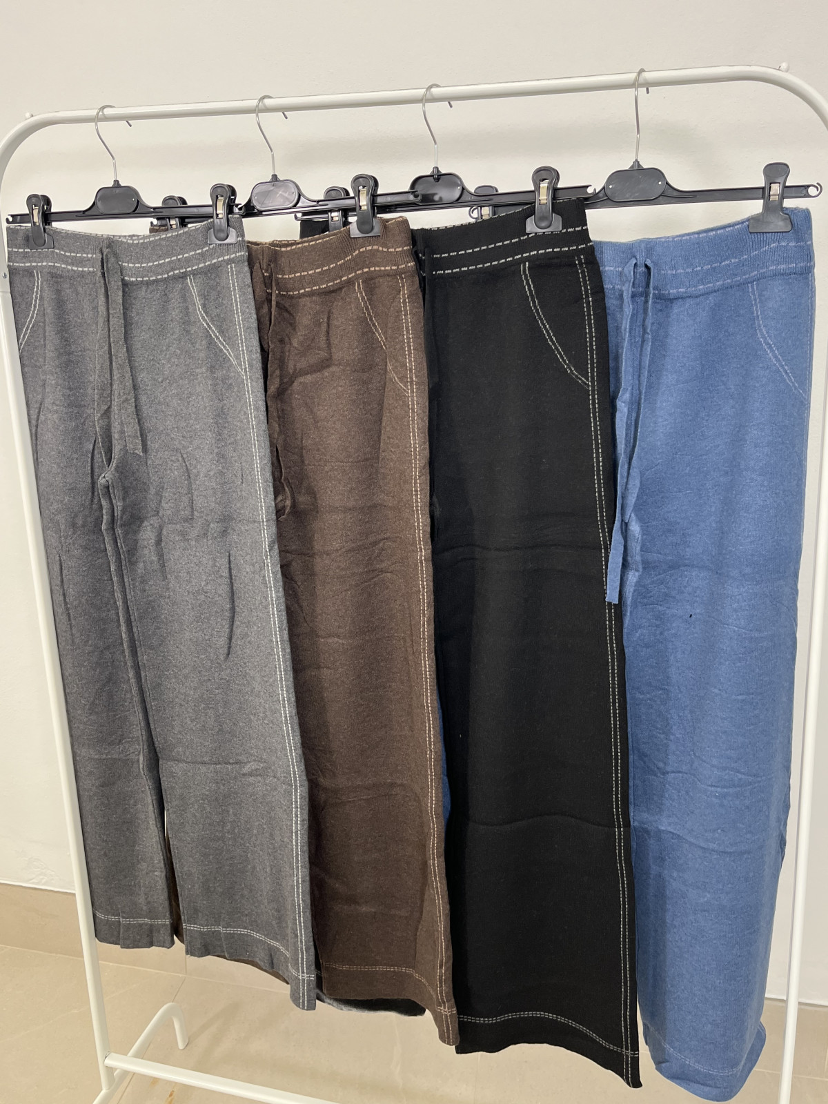 Pantalon punto tipo vaquero