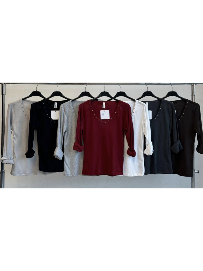 Camiseta basica tachuelas