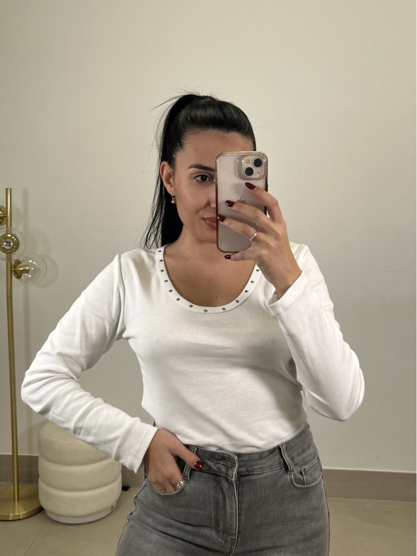 Camiseta basica tachuelas