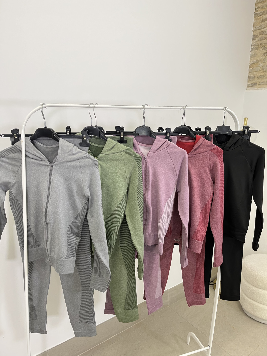 Conjunto deportivo dos piezas capucha H007