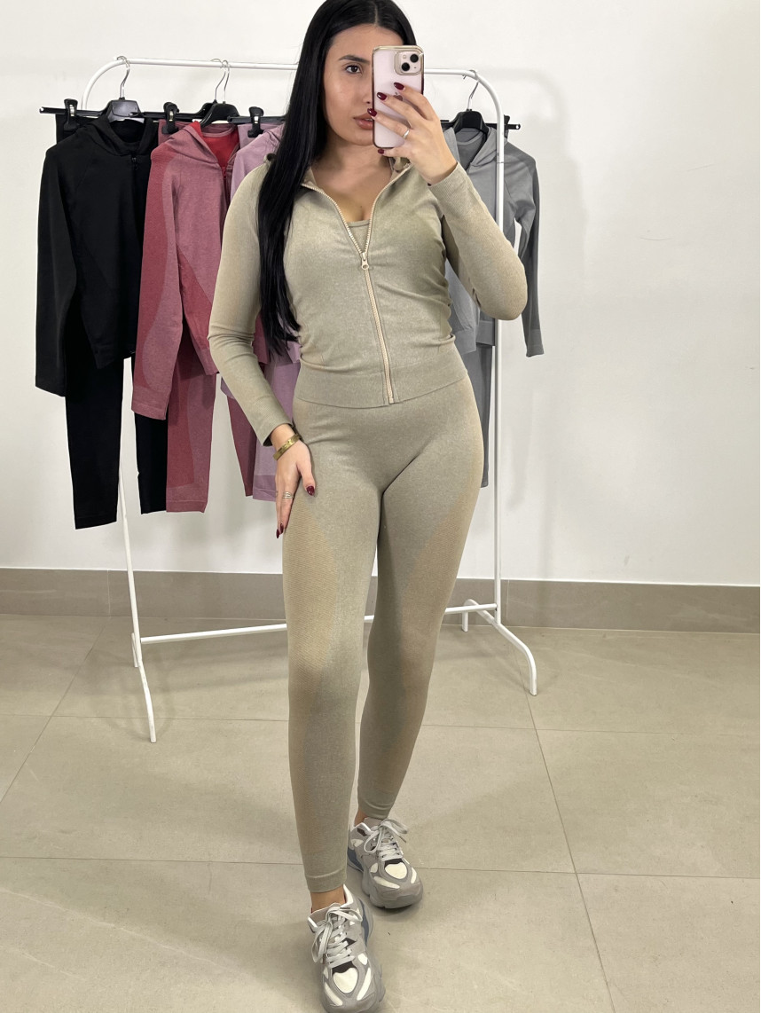 Conjunto deportivo tres piezas capucha H007