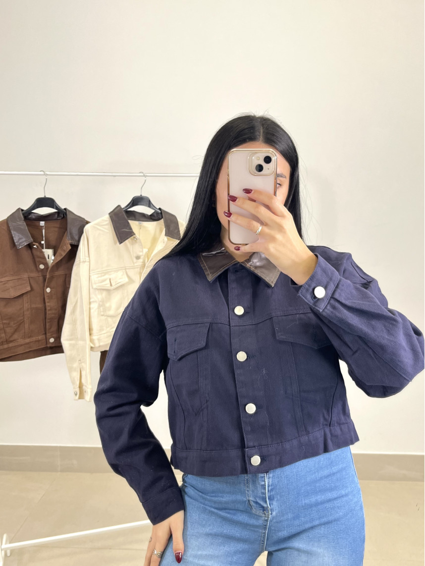 chaqueta crop combinada cuello polipiel