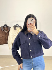 chaqueta crop combinada cuello polipiel