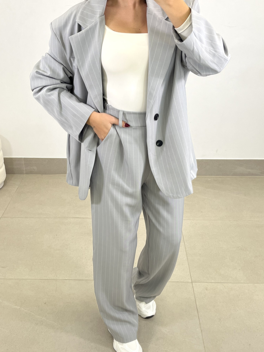 Pantalon raya diplomática gris