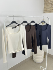 Camiseta licra fria escote cuadrado