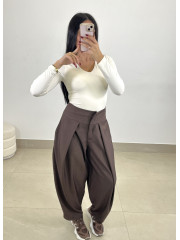 Pantalon ancho pinzas tipo barrel marron