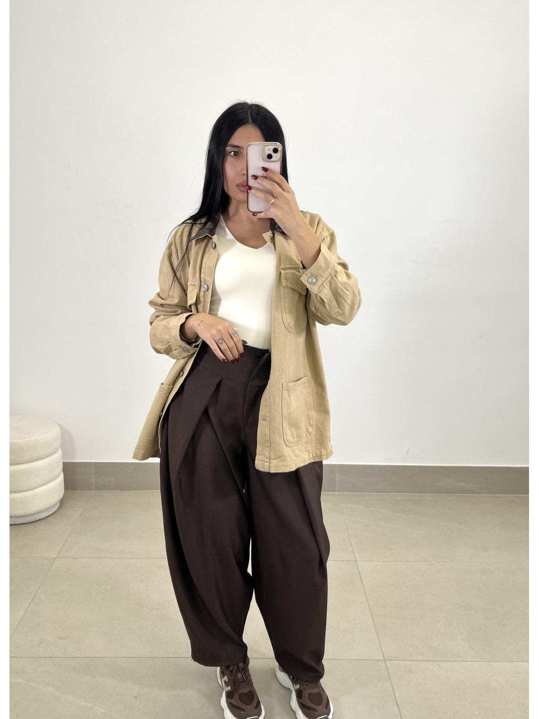 Pantalon ancho pinzas tipo barrel marron