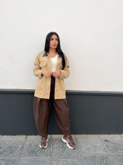 Pantalon ancho pinzas tipo barrel marron