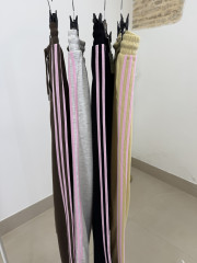 Pantalon felpa raya rosa
