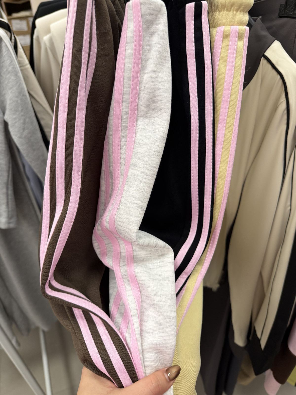 Pantalon felpa raya rosa