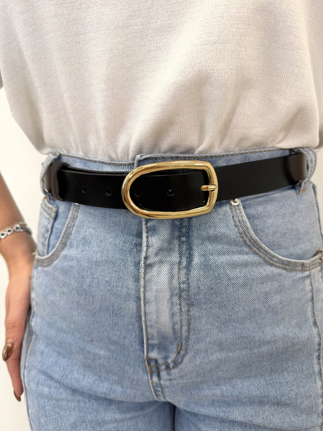 Cinturon hebilla dorada ovalada