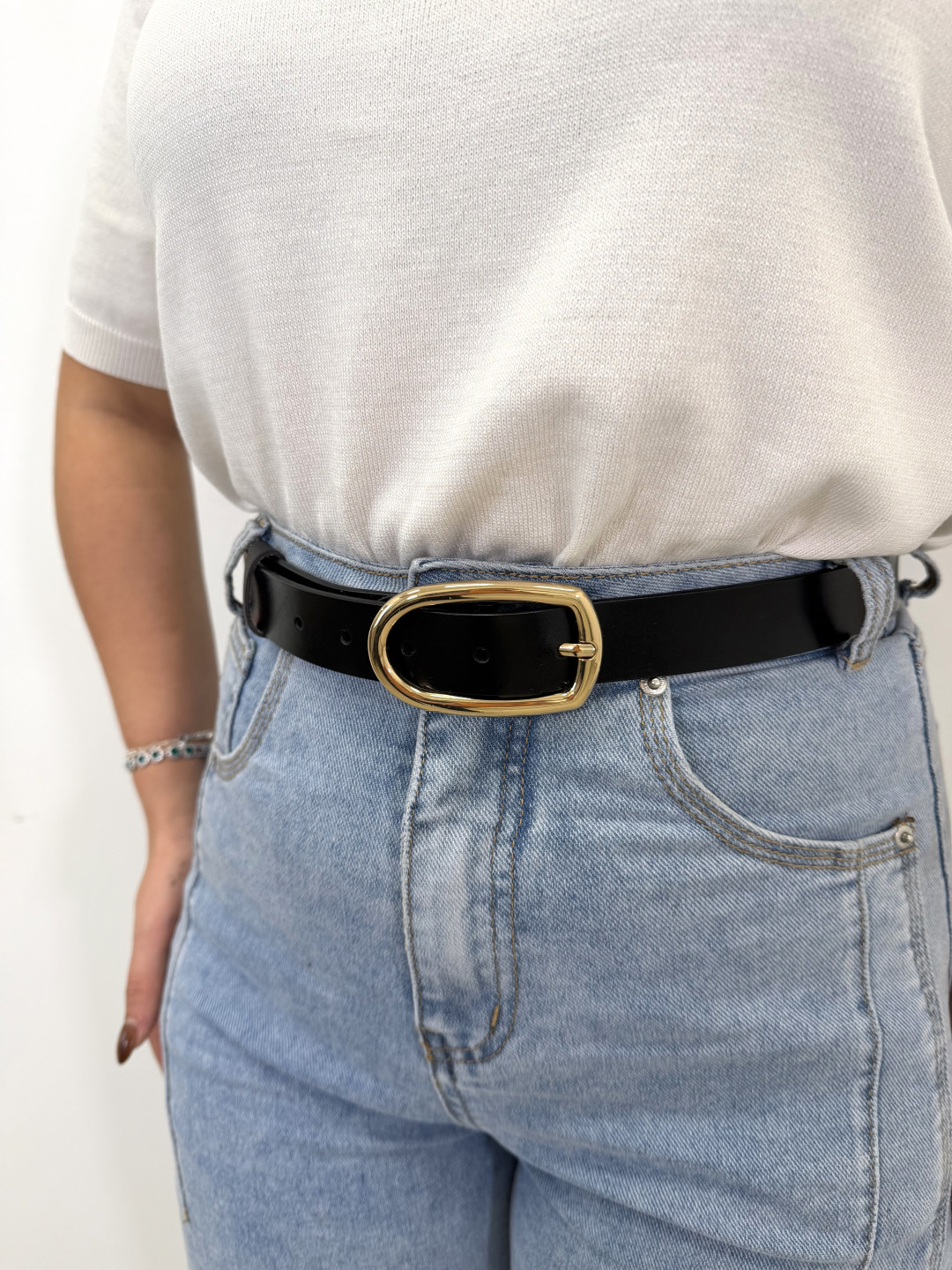 Cinturon hebilla dorada ovalada