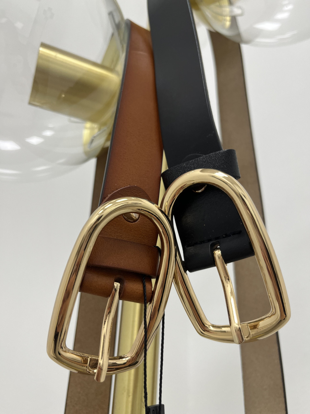 Cinturon hebilla dorada ovalada