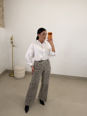 Vaquero straight leg animal print desgastado