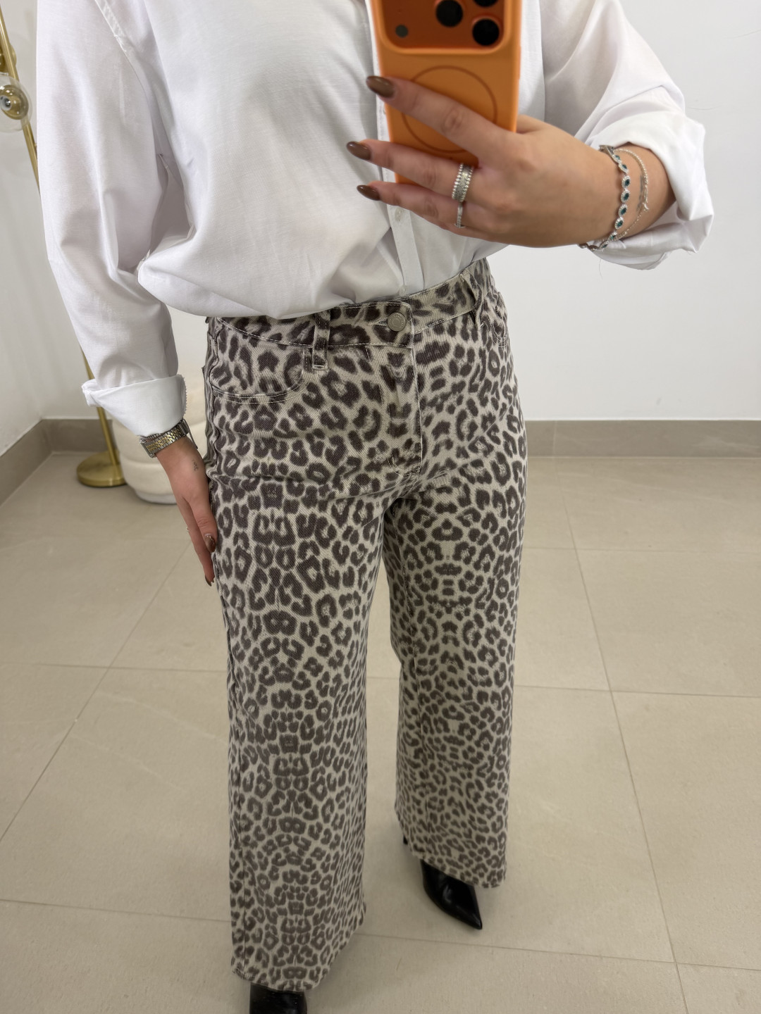 Vaquero straight leg animal print desgastado