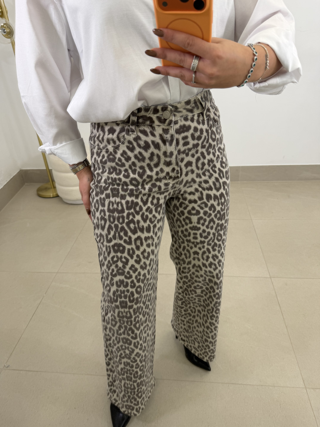 Vaquero straight leg animal print desgastado