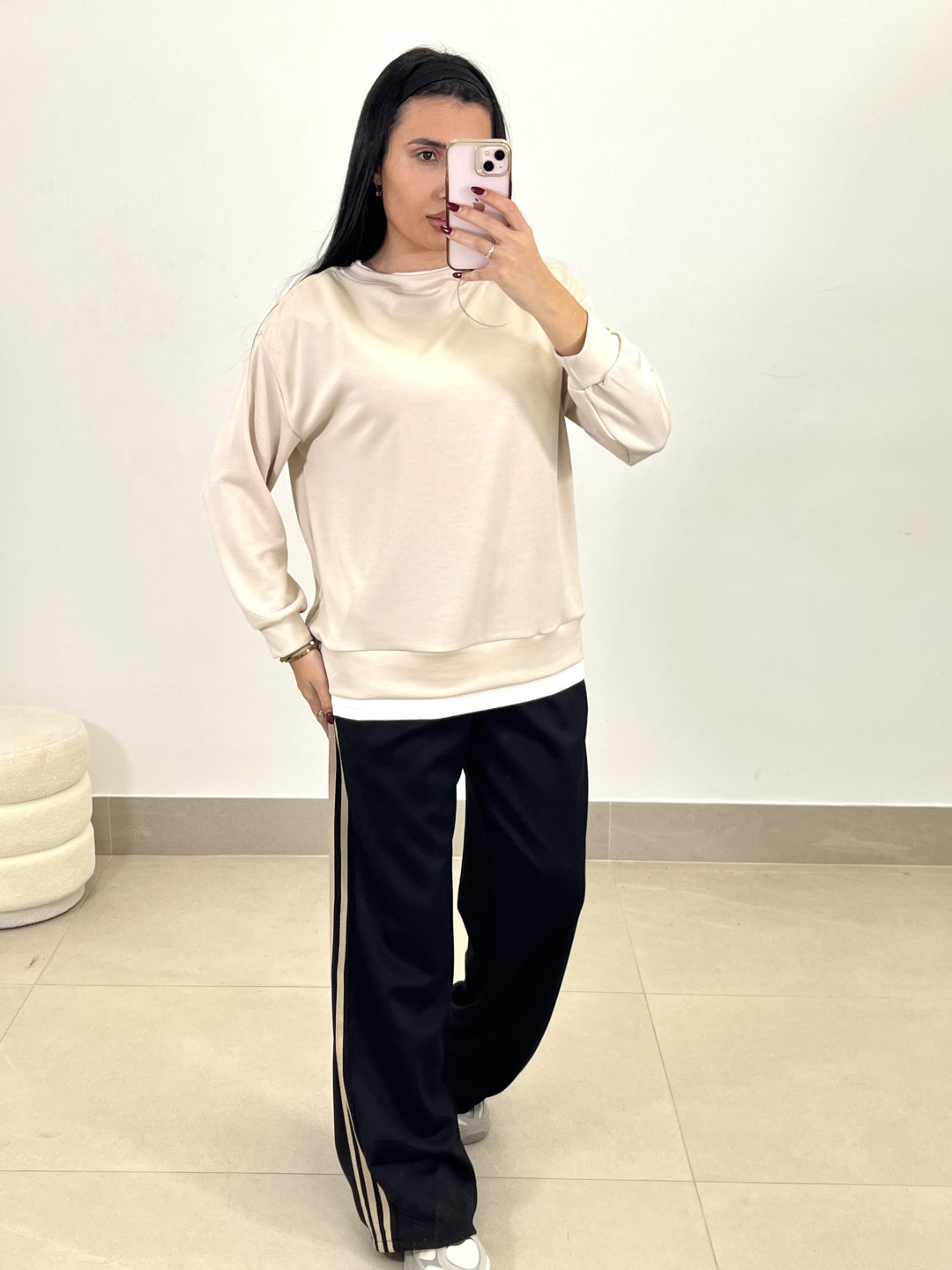 pantalon negro felpa raya lateral beige