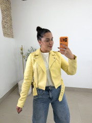 Cazadora polipiel amarilla