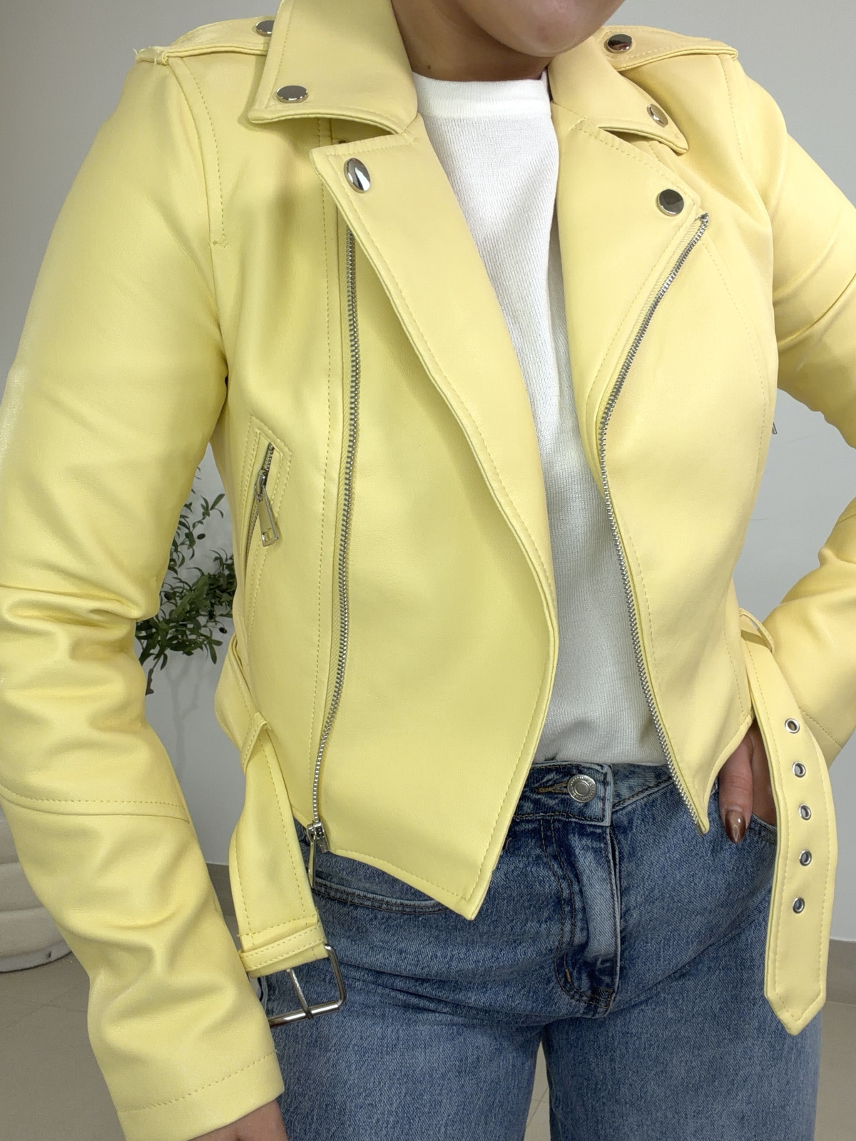 Cazadora polipiel amarilla