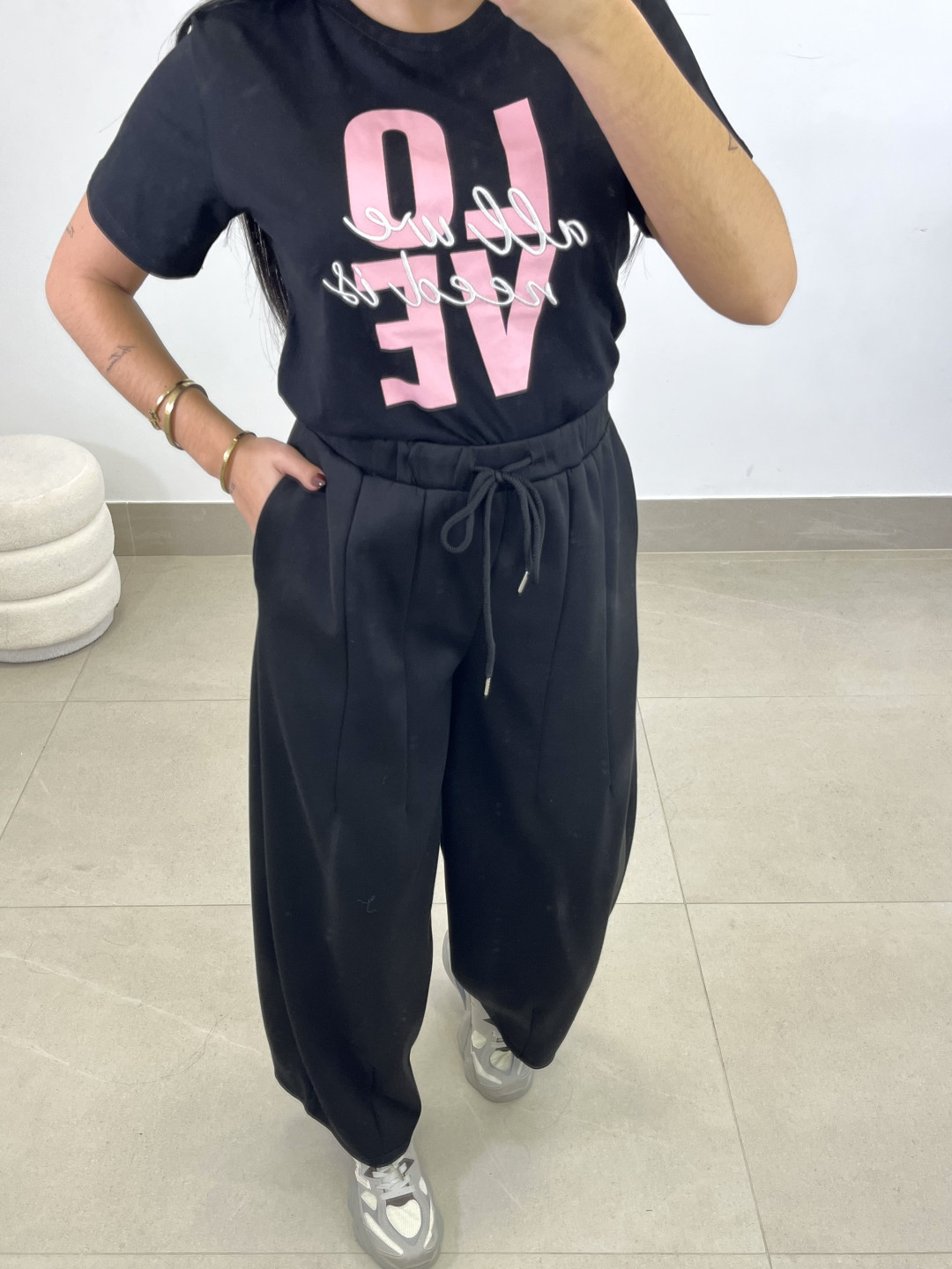 pantalon felpa tipo barrel negro