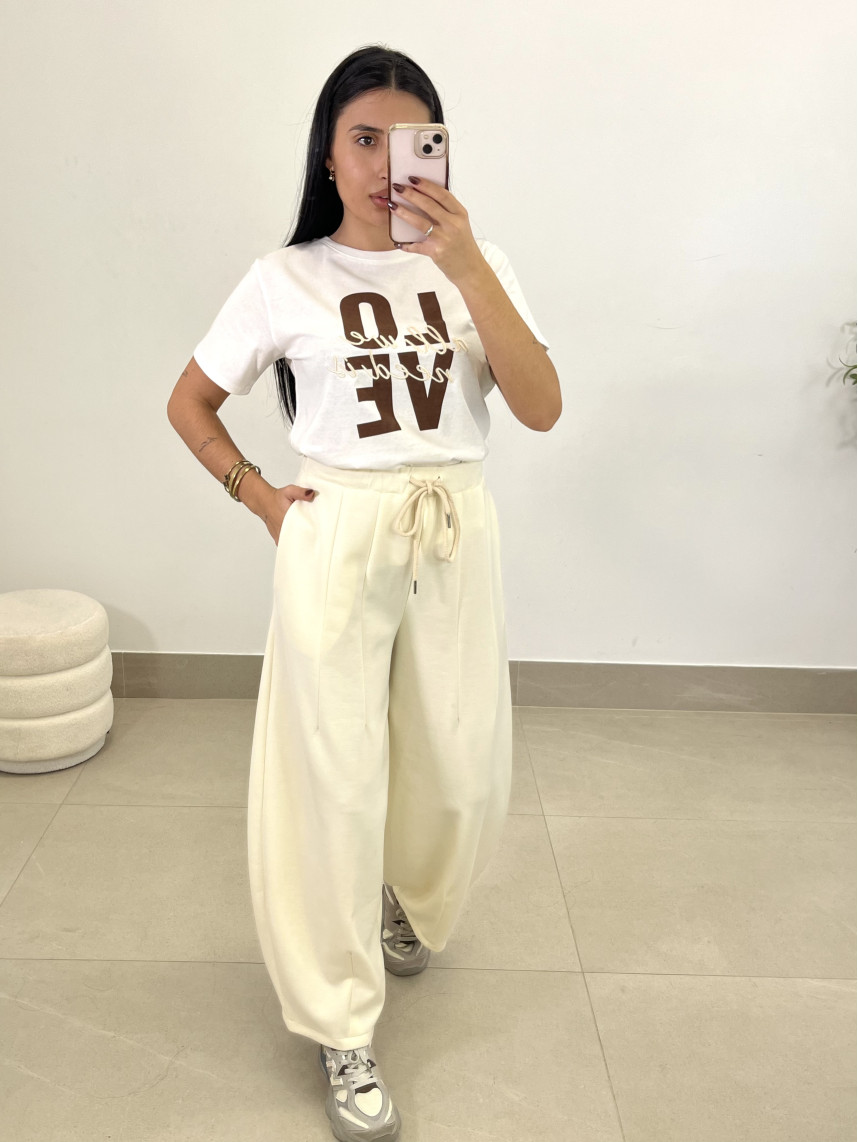 pantalon felpa tipo barrel blanco roto