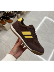 Deportivas terciopelo marron/amarilla