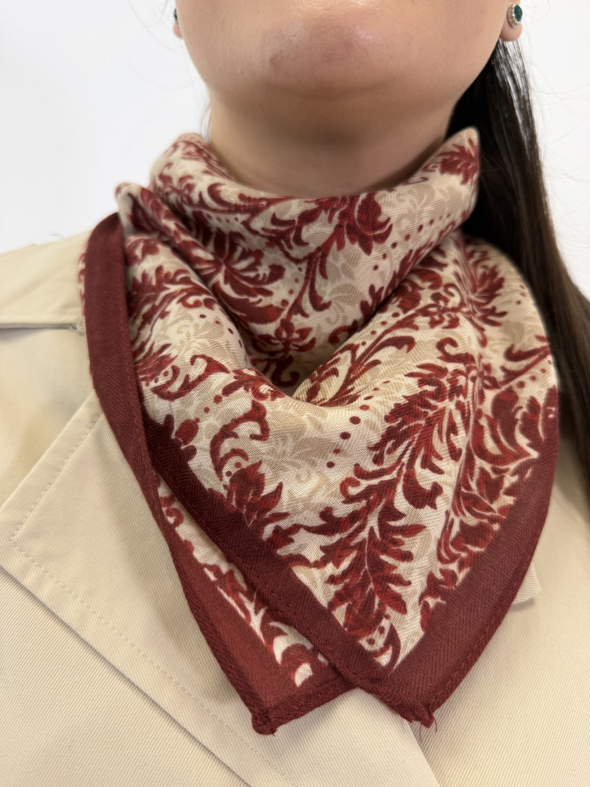 Pañuelo estampado flor tinto