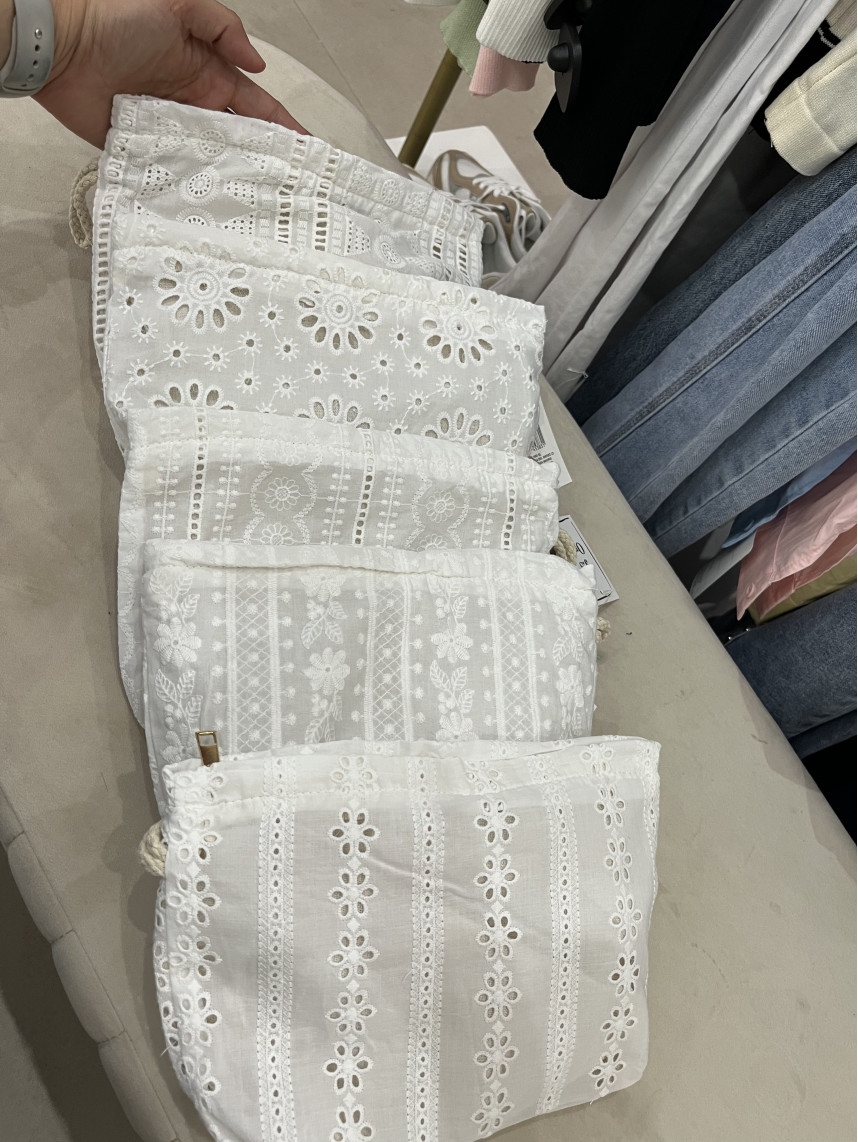 Neceser perforado blanco