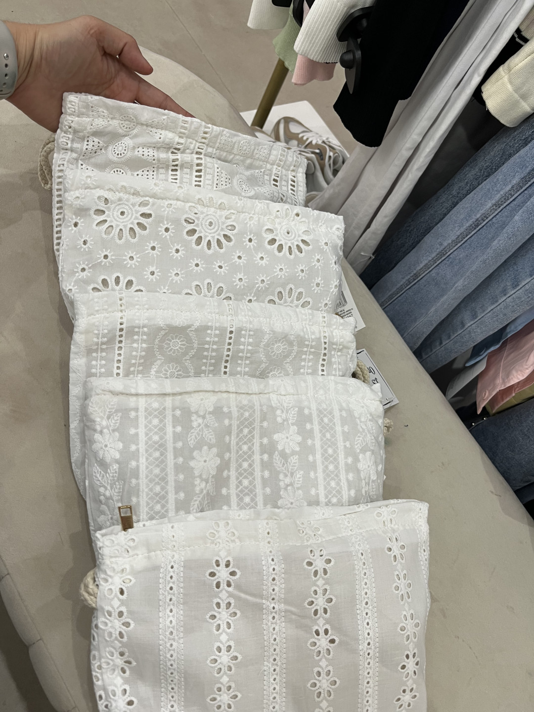 Neceser perforado blanco