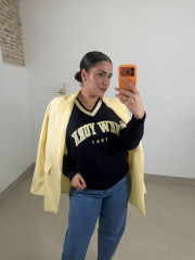 Jersey escote pico new york azul/amarillo