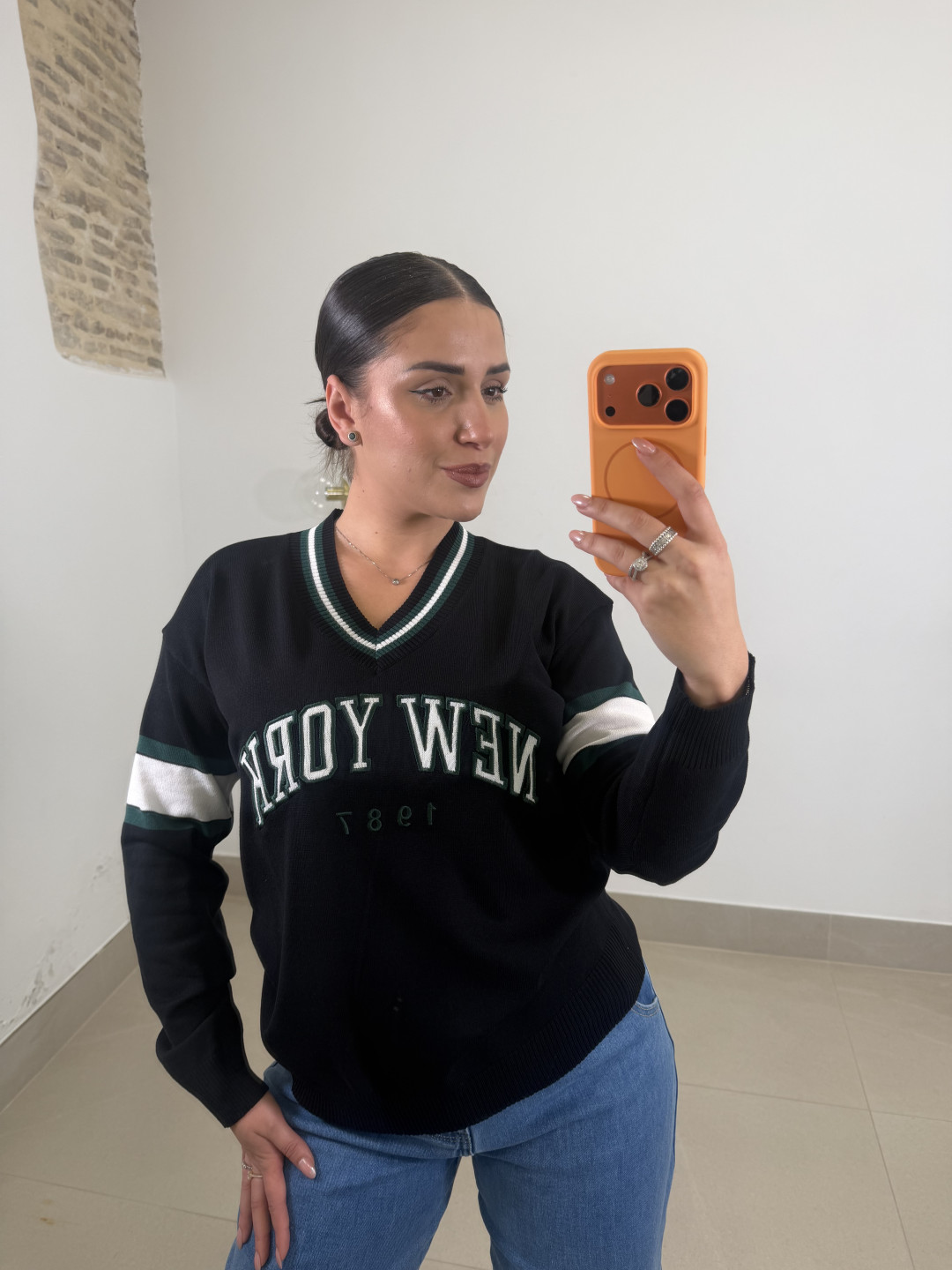 Jersey escote pico new york negro