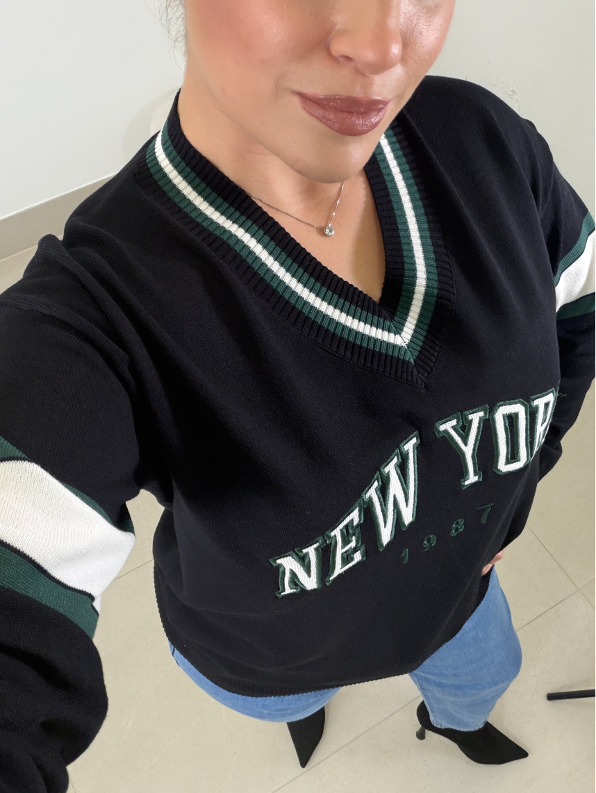 Jersey escote pico new york negro