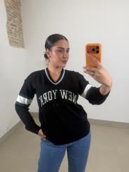 Jersey escote pico new york negro