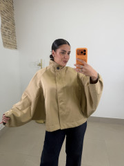 Chaqueta manga abullonada beige