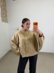 Chaqueta manga abullonada beige