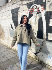 Chaqueta estilo gabardina capucha verde