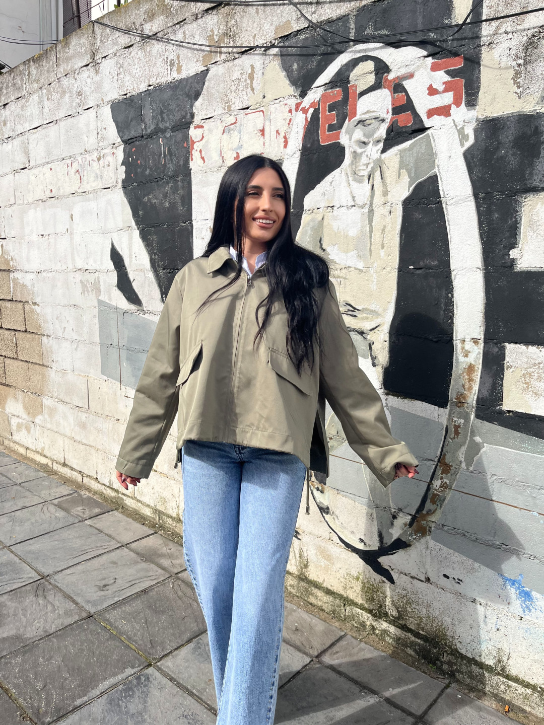 Chaqueta estilo gabardina capucha verde