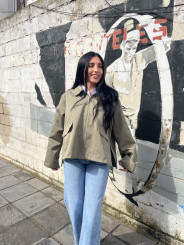 Chaqueta estilo gabardina capucha verde