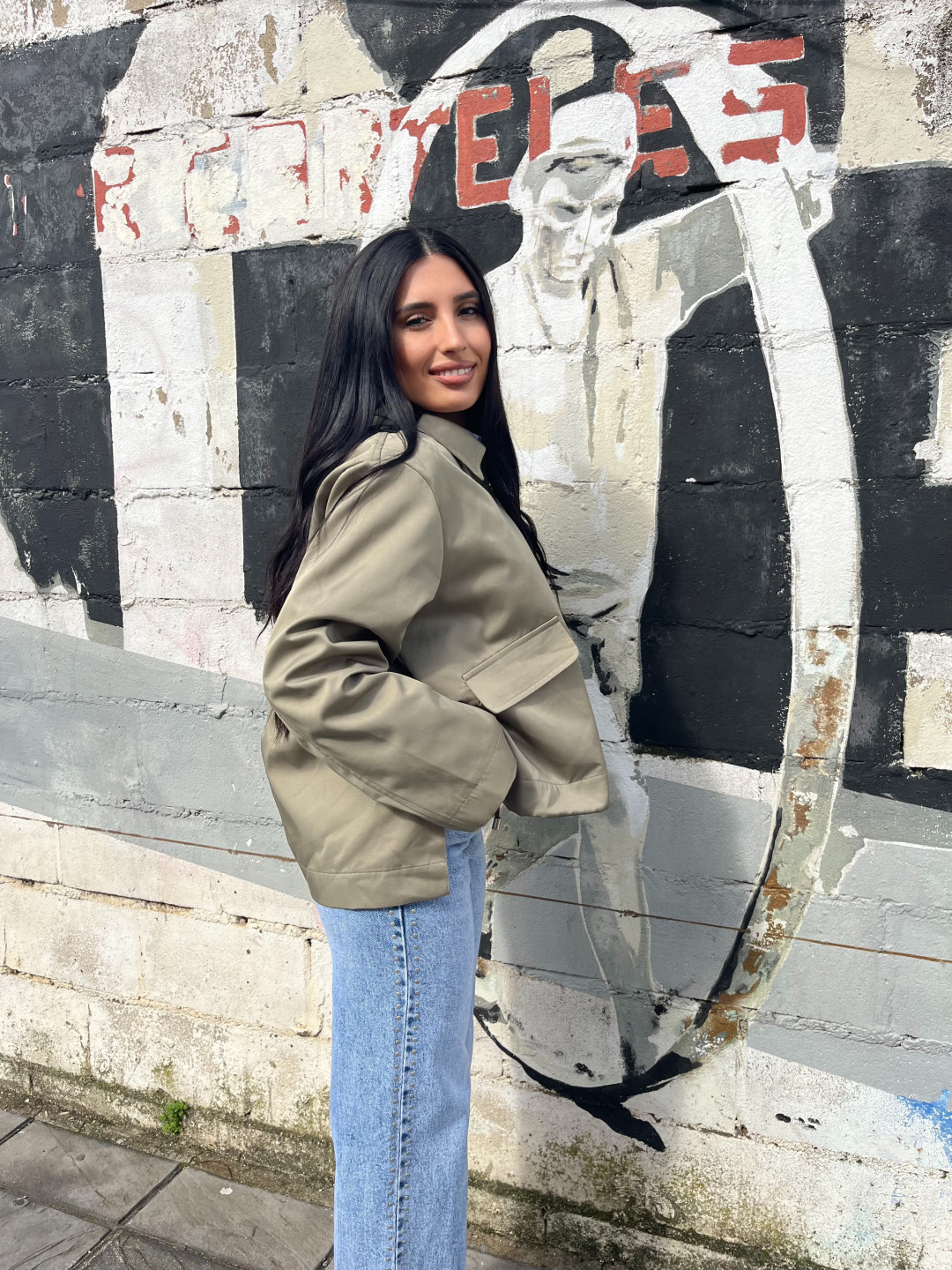 Chaqueta estilo gabardina capucha verde