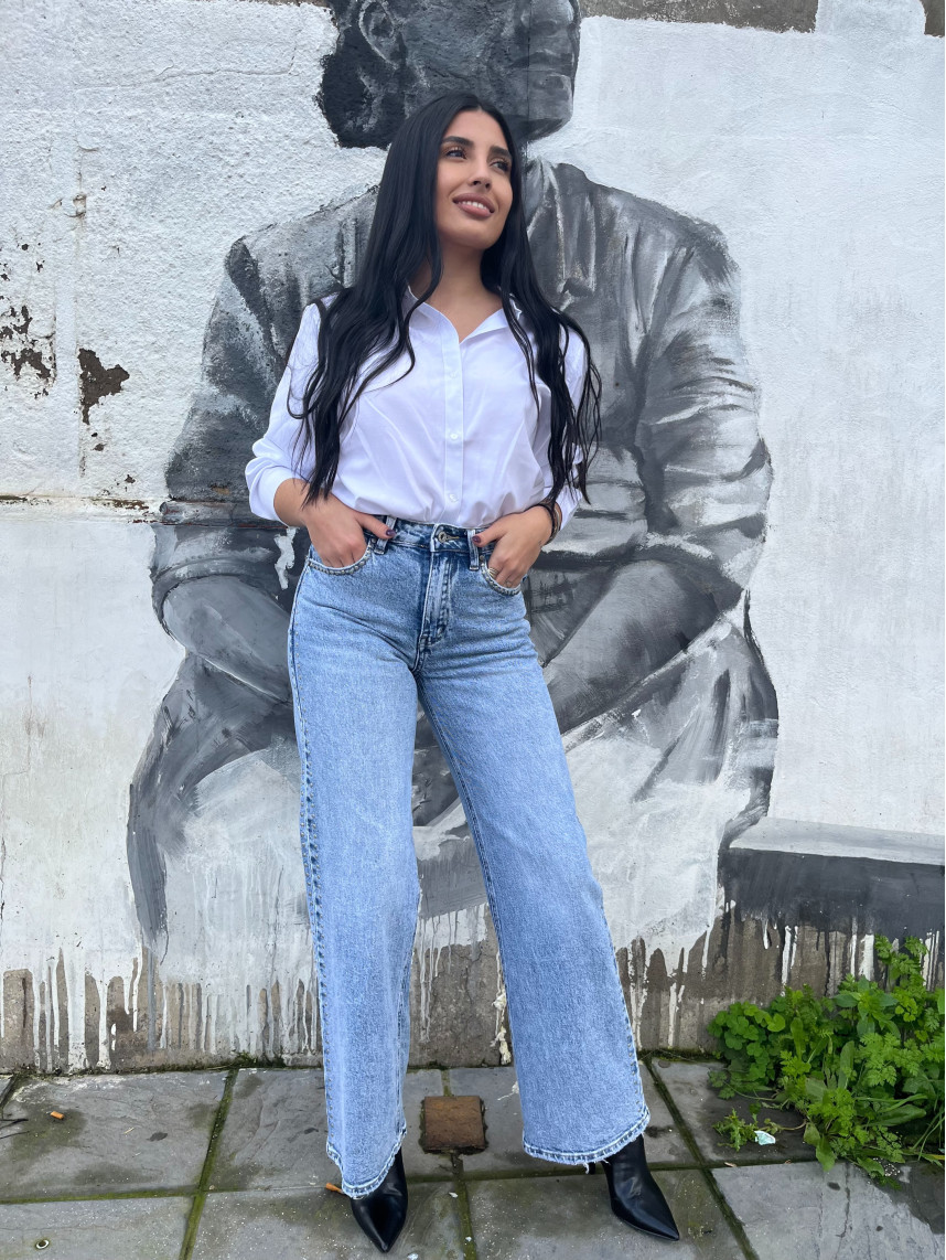 vaquero detalle tachuelas laterales