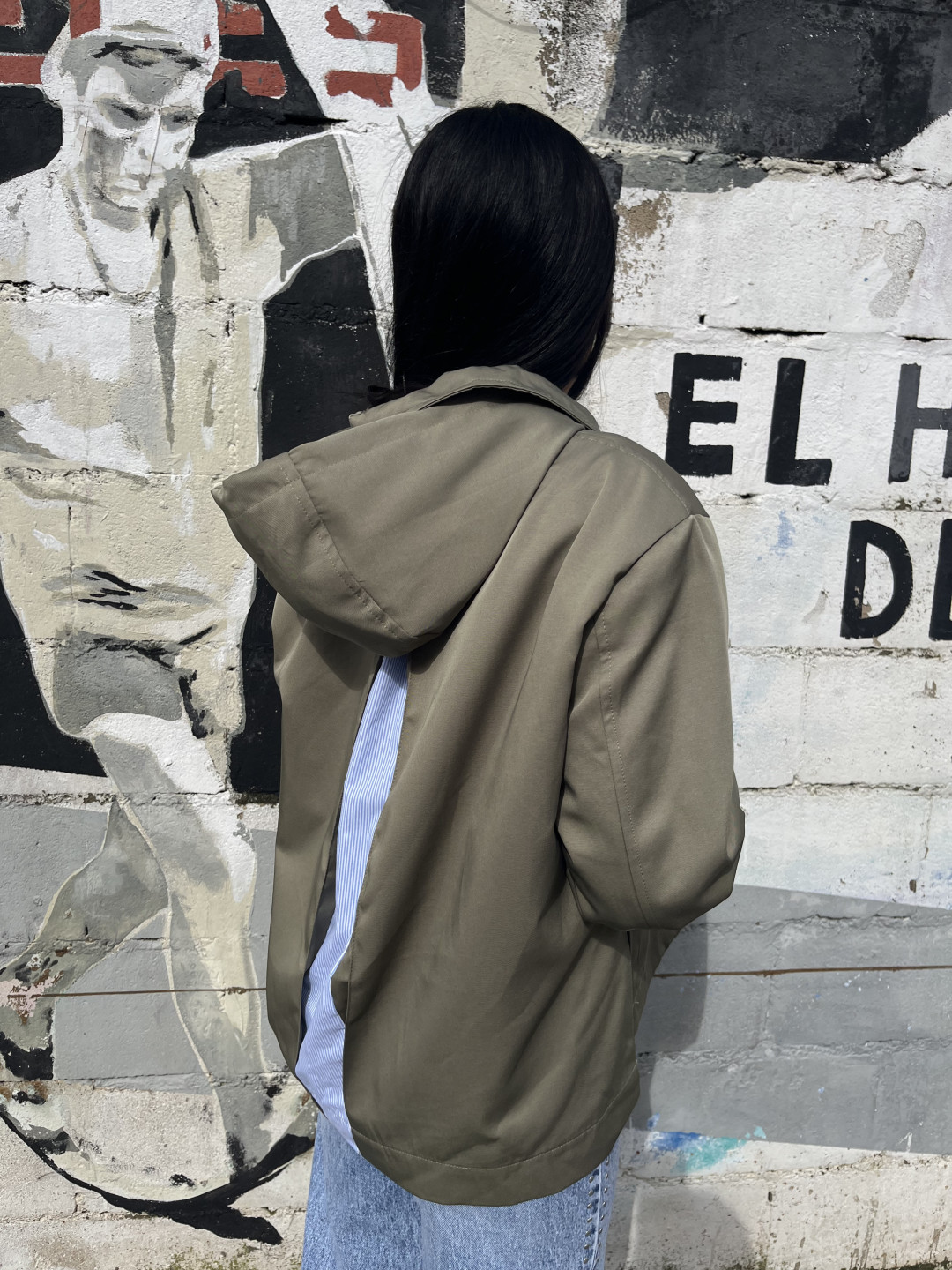 Chaqueta estilo gabardina capucha verde