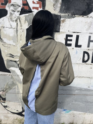 Chaqueta estilo gabardina capucha verde