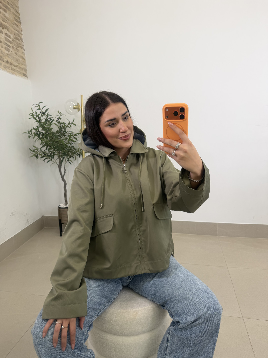 Chaqueta estilo gabardina capucha verde